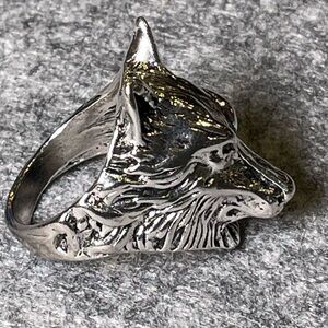 Wolf Head Silver Ring - Nickel. Size 9